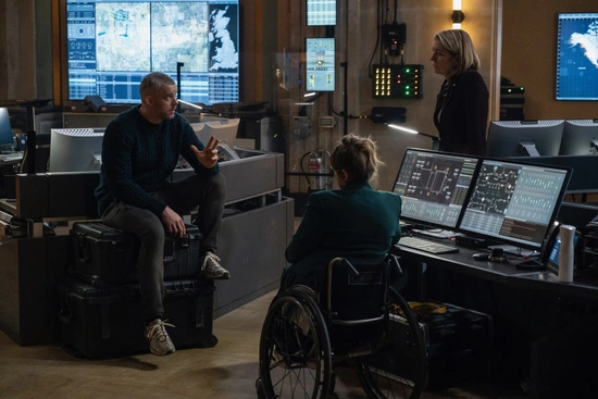 Промо к «Войне между сушей и морем» из Empire Magazine